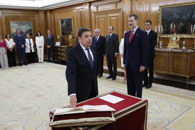 El sector agrario da un voto de confianza a Planas por su experiencia