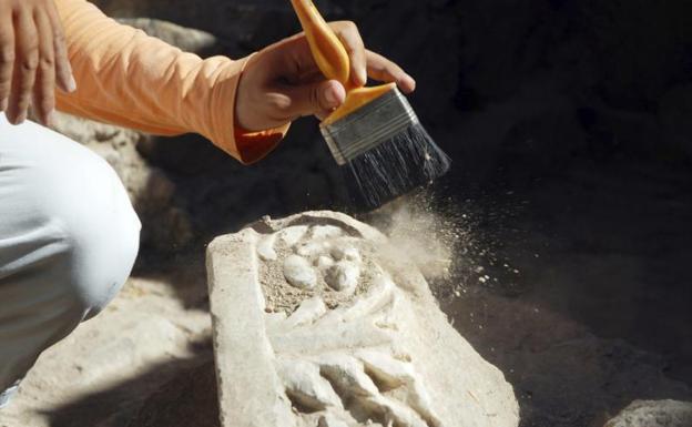 Cuestionan las dataciones habituales con carbono