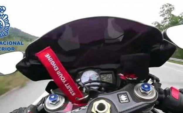 Sube a Instagram una foto a 250 km/h con su moto y acaba detenido