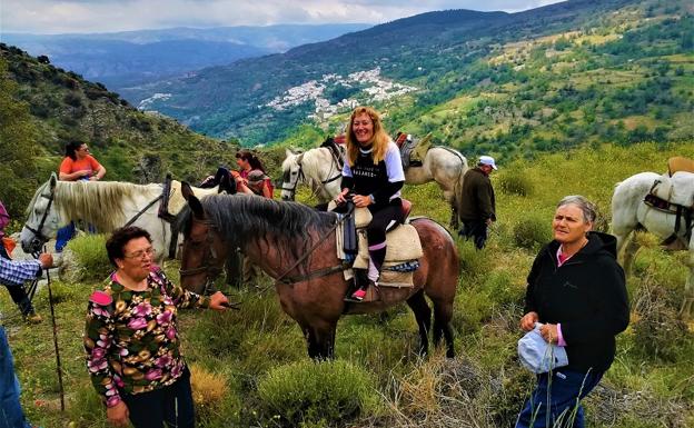 Alpujarra de la Sierra apuesta por el turismo ecuestre para dar a conocer sus encantos naturales a caballo