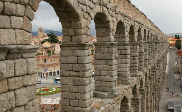 Piden demoler el Acueducto de Segovia