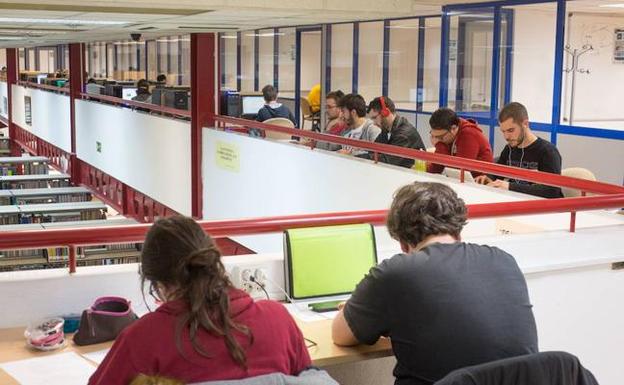 La UGR concederá mil euros a los alumnos becados con menos recursos ... La UGR concederá mil euros a los alumnos becados con menos recursos ...