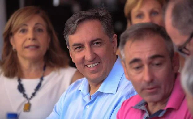 El candidato García-Hernández cree que el PP «bordea el ridículo» en las primarias