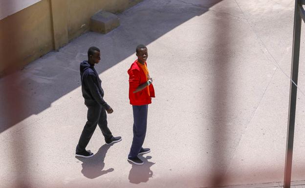 92 inmigrantes de las últimas pateras llegadas a Motril quedarán en la calle esta tarde