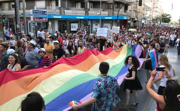 Más de 1.500 personas participan en la marcha por el Día del Orgullo LGTBIQ+ de Granada