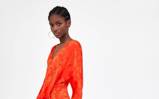 7 vestidos que ya puedes comprar en las rebajas de Zara por menos de 20 euros