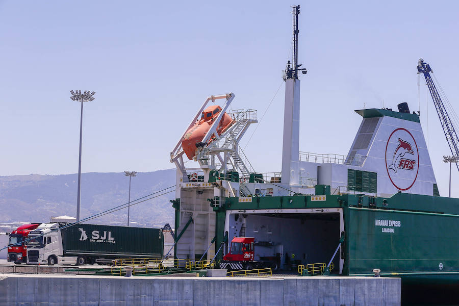 La línea de Tánger, que mueve desde tomates a ropa de Zara, impulsa al Puerto de Motril