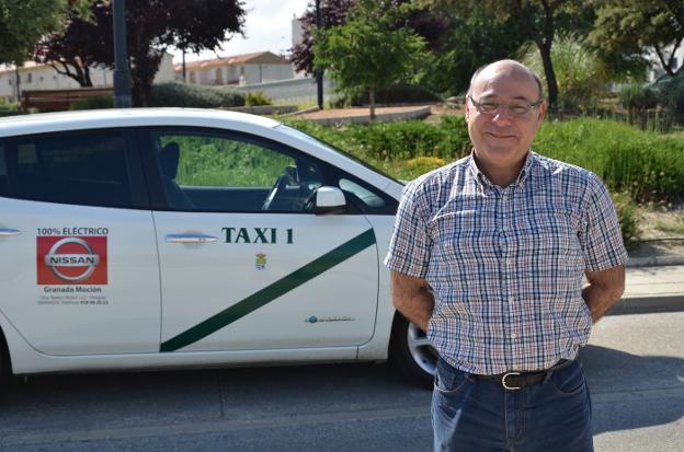 Miguel, el primer taxista 'eléctrico' de Andalucía es de Granada