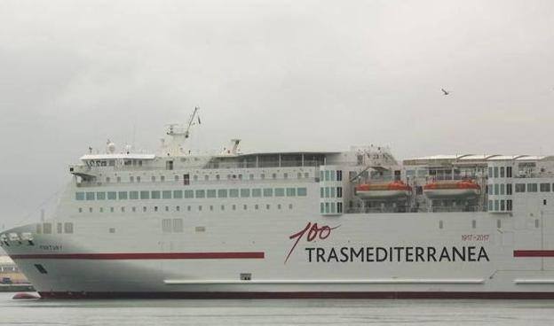 Un barco de la OPE permanece averiado en el puerto desde ayer