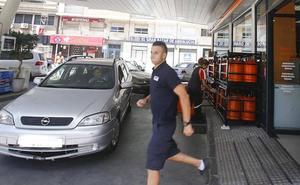 Los granadinos gastarán unos 78 euros más en repostar gasoil por la subida de los impuestos