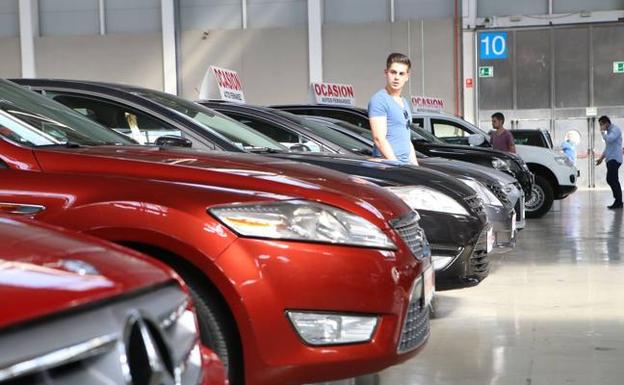 Frenazo en la venta de coches a particulares a las puertas del verano