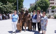 La estatua de los Emigrantes ya está en la calle