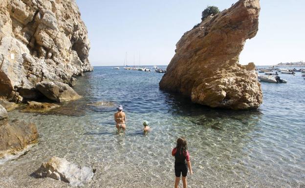 La cala más honda de la Costa Tropical