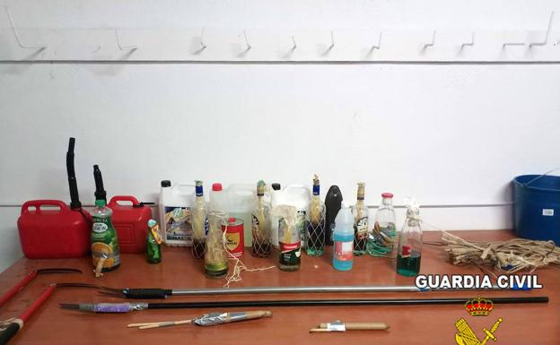 La Guardia Civil auxilia a un vecino de Huelma atrincherado en su casa con cócteles molotov