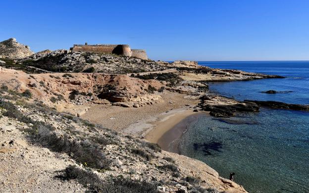 El castillo que 'heredó' un bloque de vecinos de Cenes