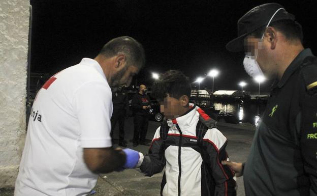 La Junta destina 3,7 millones a la contratación de 400 plazas más para menores inmigrantes