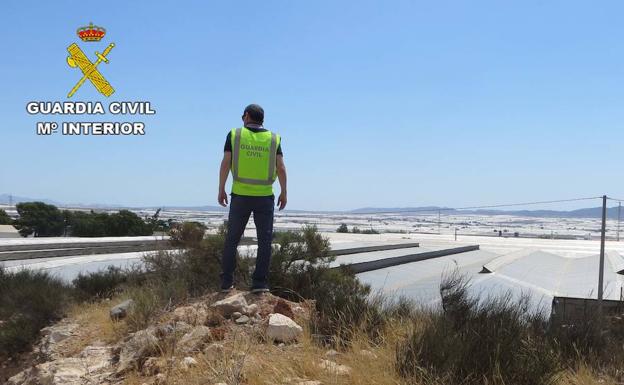 Un teléfono móvil sirve para dar con una implicada en un robo con fuerza cometido en Tabernas