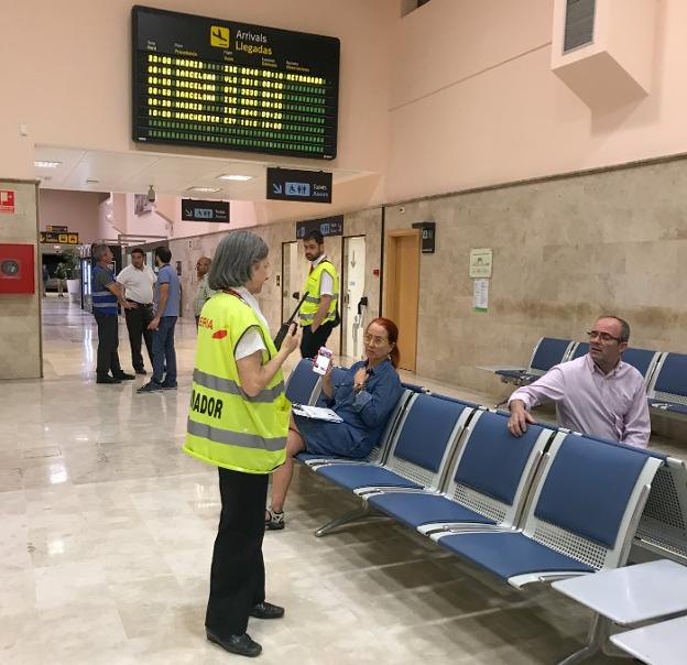 Retrasos de otros cuatro vuelos en el aeropuerto, «por motivos meteorológicos»