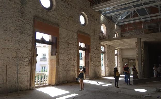 El Ayuntamiento otorga otra prórroga de un mes a OHL con penalidades para acabar las obras de Plaza Vieja