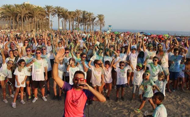 Llega a Torrenueva una gigante marea de color