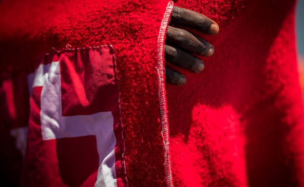 Una agente de la policía y su familia, infectados de sarna en el CETI de Motril