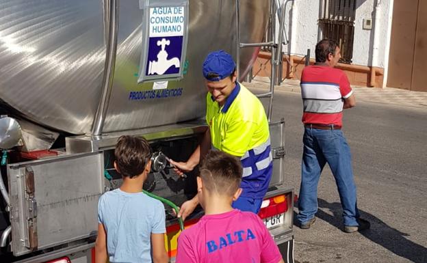 Los alcaldes del Condado se van al juzgado tras 11 días sin agua potable