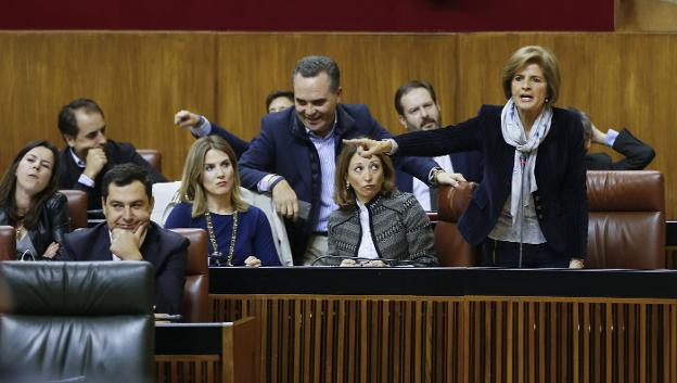 La alusión de los casadistas a 40 años de fracaso en Andalucía incomoda en el PP-A