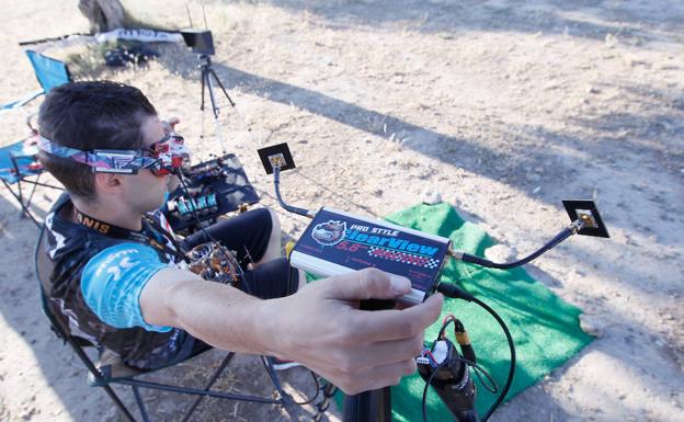 Un granadino, en la élite de las carreras de drones