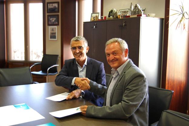 Cajamar fomenta el desarrollo agrario de las comarcas del interior junto a 'Alvelal'