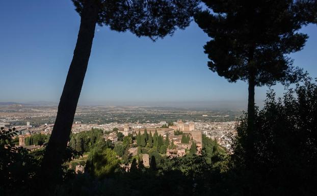 Un cerro asolado, un valle paradisíaco y un palacio con nombre de silla