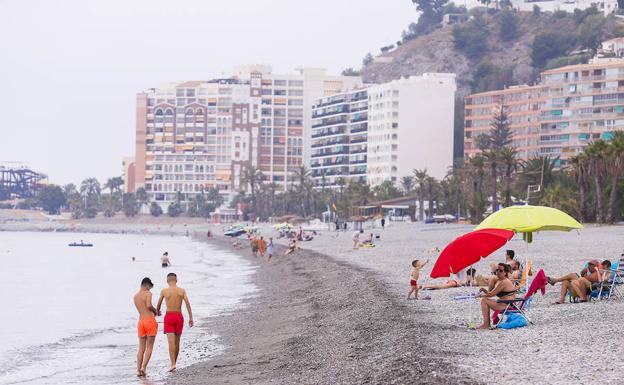 Velilla, una de las playas con más ocupación de Almuñécar