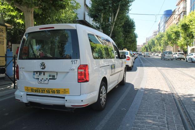 Los usuarios reclaman una modernización en el sector del taxi