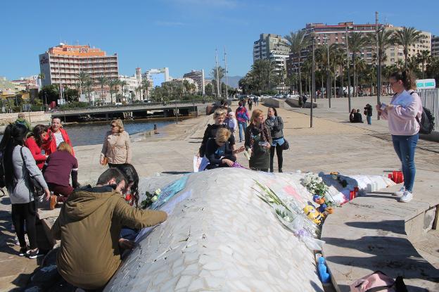 Cuatro paneles y cubos para los regalos de Gabriel