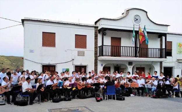 Mecina Bombarón acoge un recital de música con grupos de cuerda y canto de Ugíjar, Alpujarra de la Sierra y Lobras