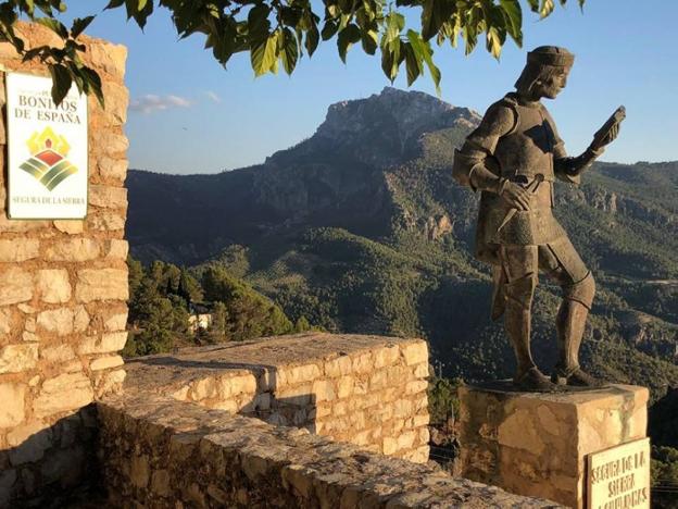 «Brotes verdes» en El Yelmo un año después del gran incendio