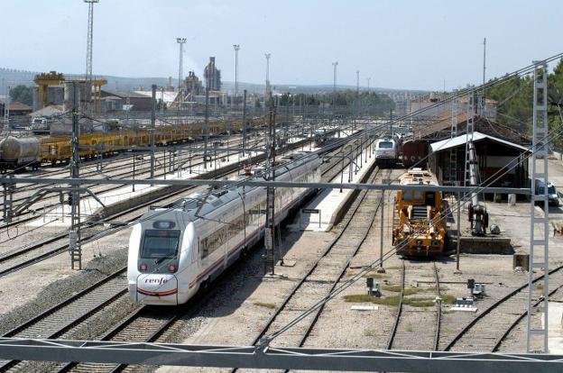 La provincia tendrá una nueva conexión de tren diaria con Madrid y recupera la de Granada