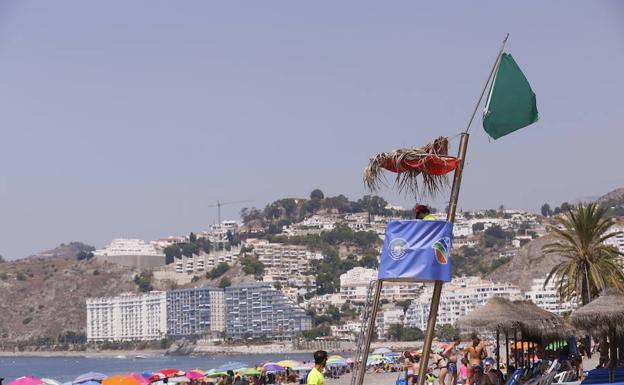 Las medusas dan una tregua a los bañistas: Buen día de playa en la mayor parte de la Costa