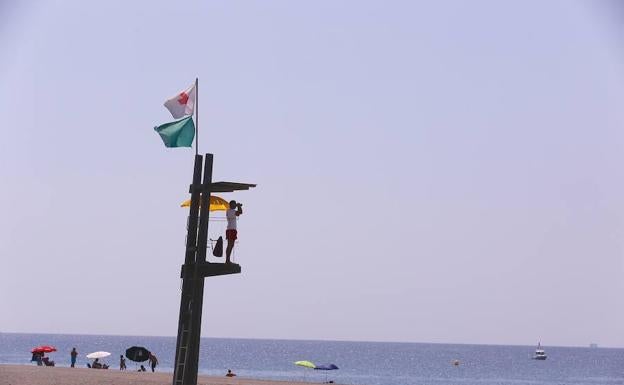 Bandera verde en todas las playas de la Costa, salvo en San Cristóbal por la presencia de medusas