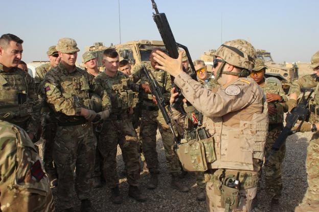 Españoles y británicos de la Task Force hacen un 'cross training' en la Base 'Gran Capitán'