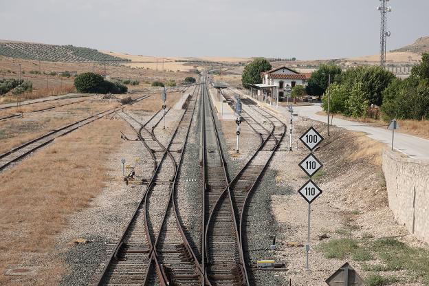 Renfe formará a doce maquinistas para los trenes Granada-Linares-Madrid por Moreda