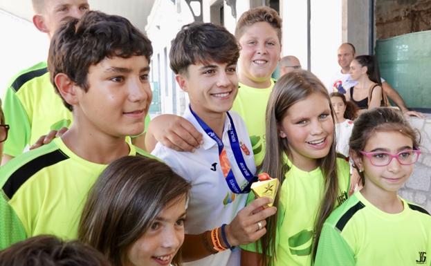 La campeona María Pérez llega a Granada: «A veces los sueños se hacen realidad»