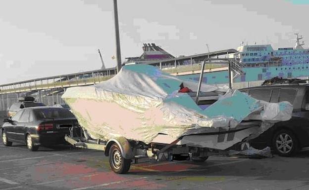 La Guardia Civil recupera en el puerto de Almería una embarcación robada en Francia