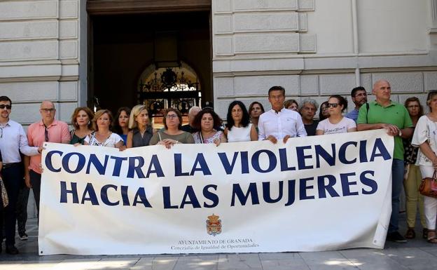 Granada llora a Leyre en un nuevo minuto de silencio