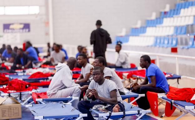 El Gobierno trabaja en una «alternativa» para acoger inmigrantes en Motril ante la falta de espacio en el CATE
