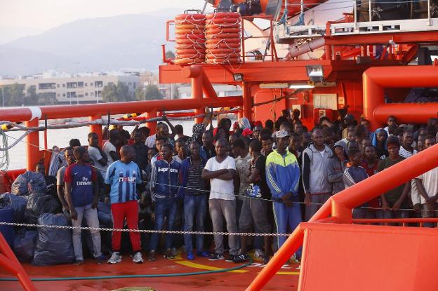 Buscan una alternativa al pabellón de Motril para la acogida de inmigrantes