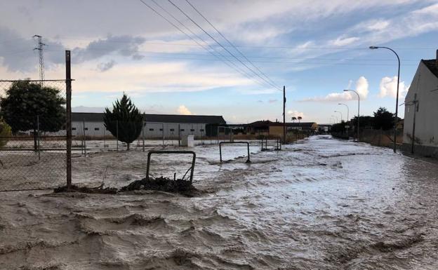El lodo vuelve a cubrir Valderrubio... y ni siquiera llovió