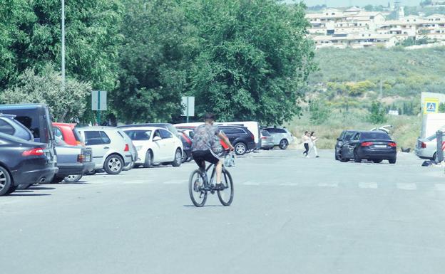 Un joven resulta herido en Granada tras recibir un disparo de un motorista que se dio a la fuga