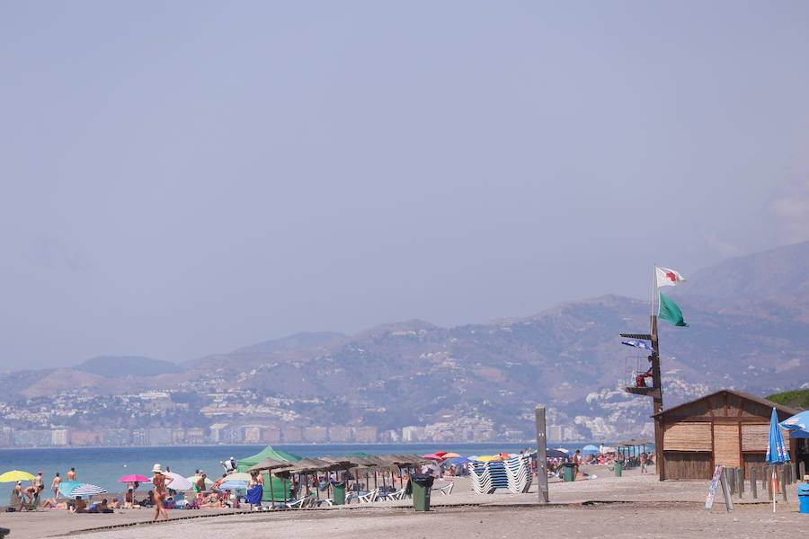 El oleaje y la presencia de medusas hacen cambiar la bandera verde por la amarilla en algunas playas del litoral