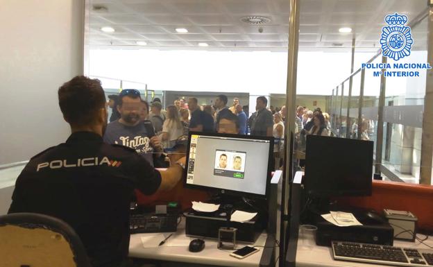 Detenido en el aeropuerto de Almería un fugitivo reclamado en Estonia