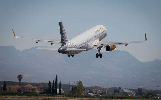 Vueling lleva el caos al aeropuerto con 52 vuelos cancelados en lo que llevamos de año